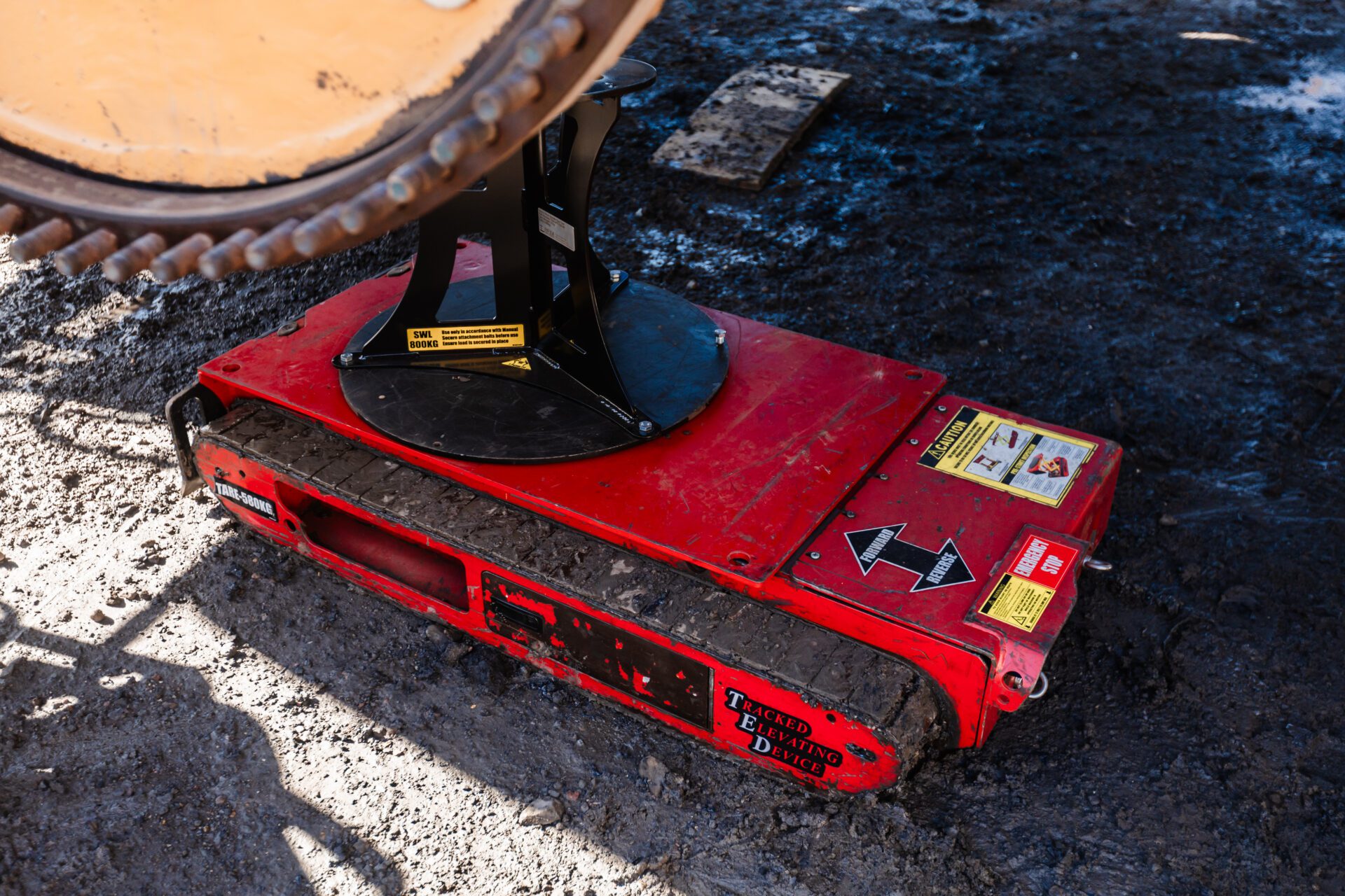 tracked-elevating-device-TED-Equipment-Nivek-Industries